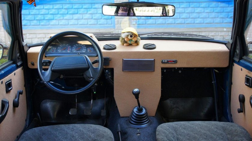 Машина ИЖ 2126 салон