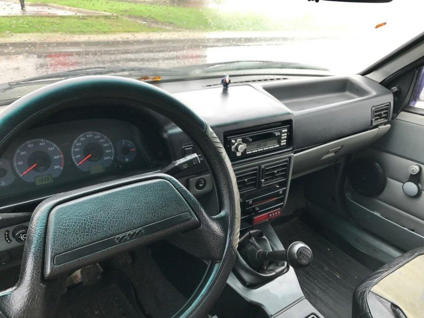 Машина ИЖ 2126 салон