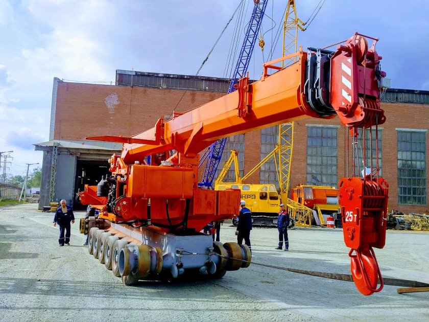 Кран Витязь 63 тонны