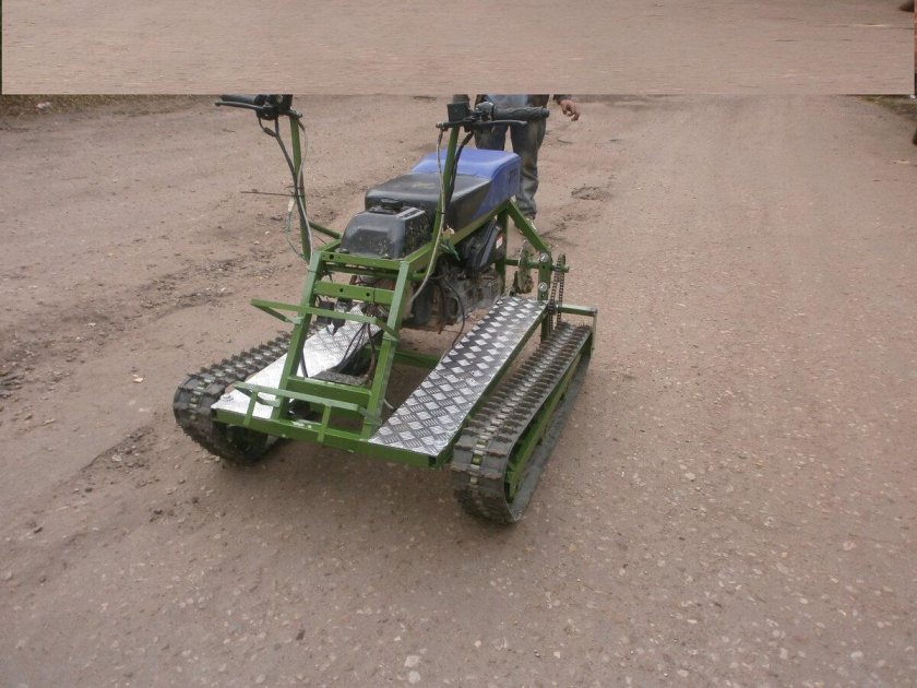 Танкетка на гусеницах Буран