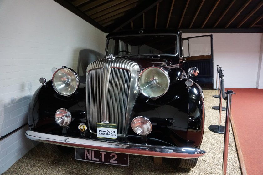 Автомобиль старый