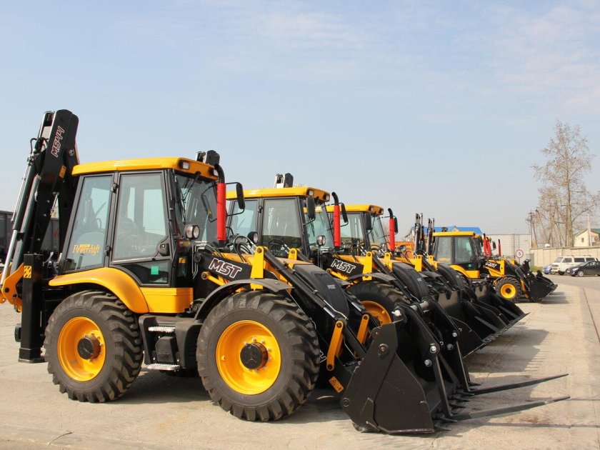 Экскаватор-погрузчик MST m544