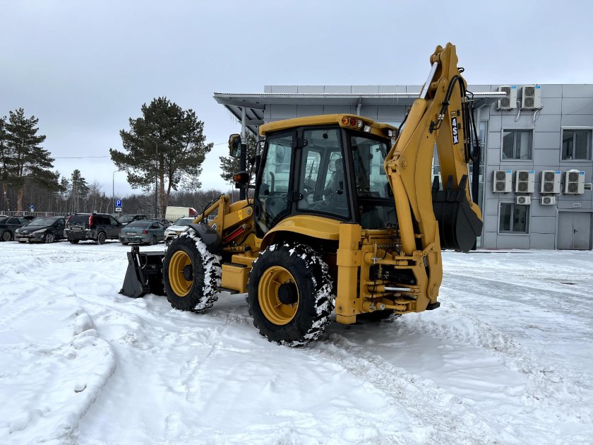 Экскаватор-погрузчик bull 3sx