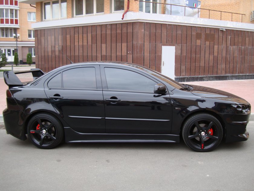 Mitsubishi Lancer 10 черный тонированный