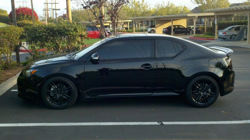 Тойота Скион черная