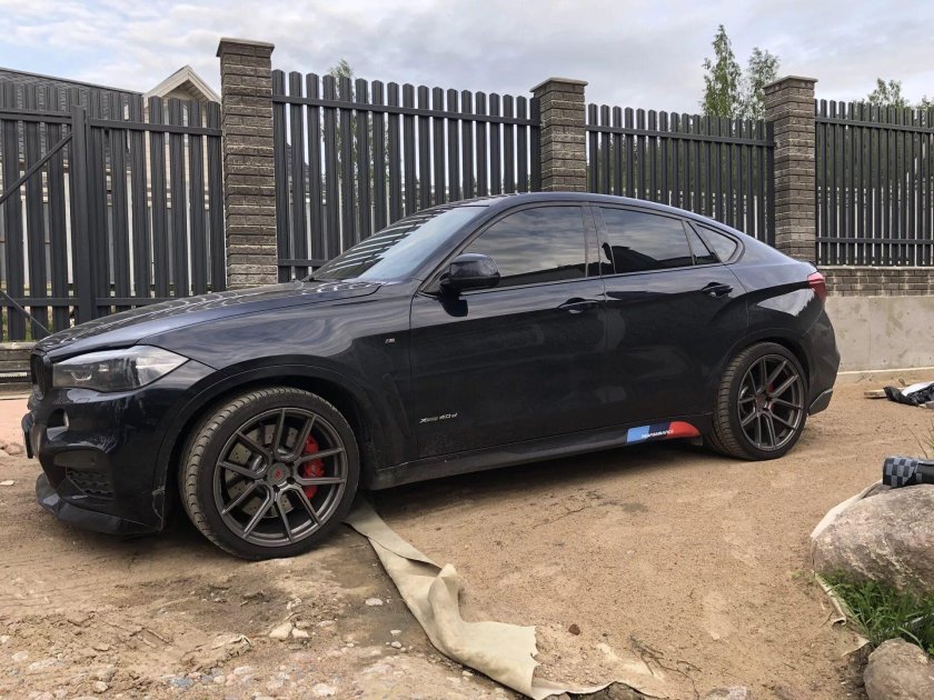 BMW на графитовых дисках