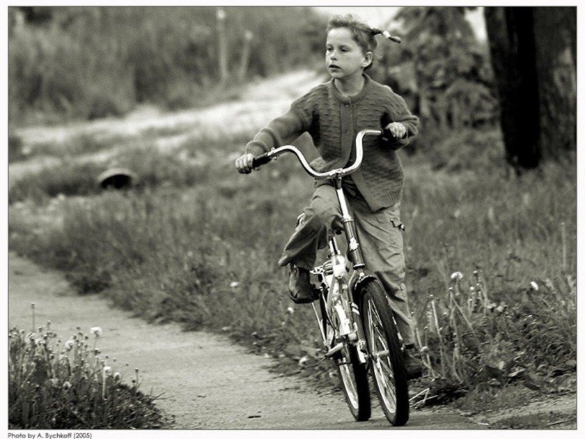 Мальчишки на великах