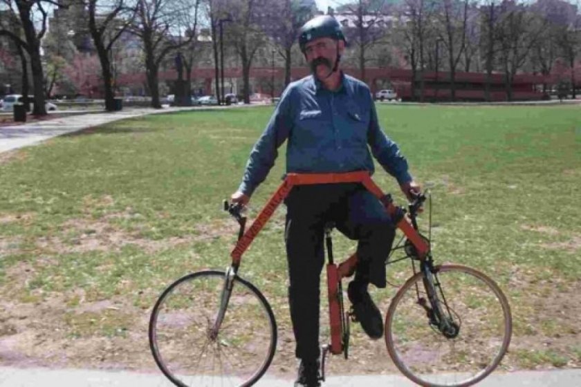 Человек на велосипеде