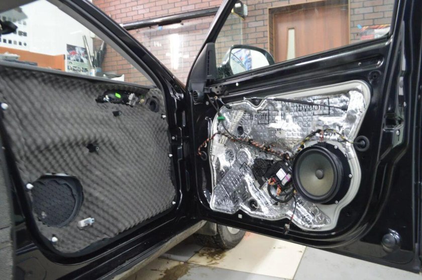 Шумоизоляция дверей BMW e28