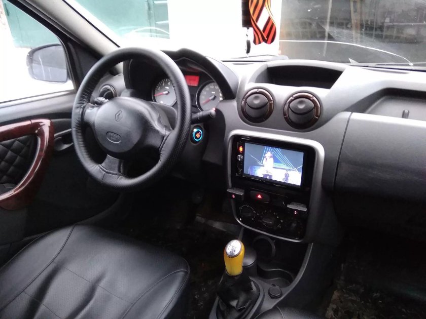 Торпедо Renault Logan