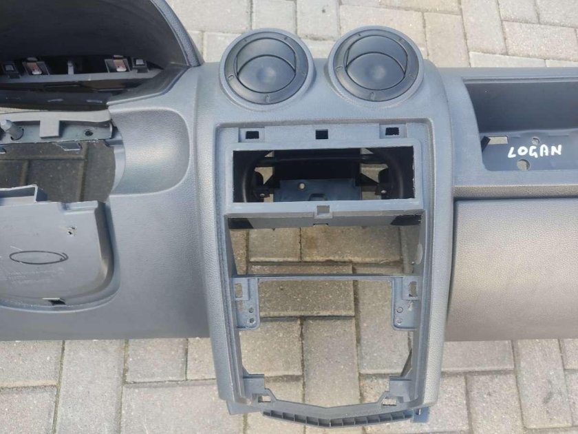 Полка на Торпедо Рено Логан 1