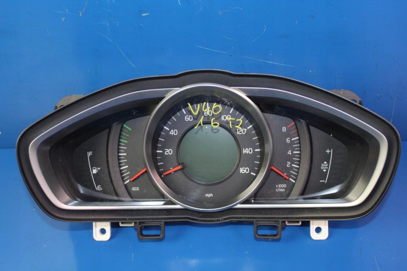 Панель приборов Вольво v40