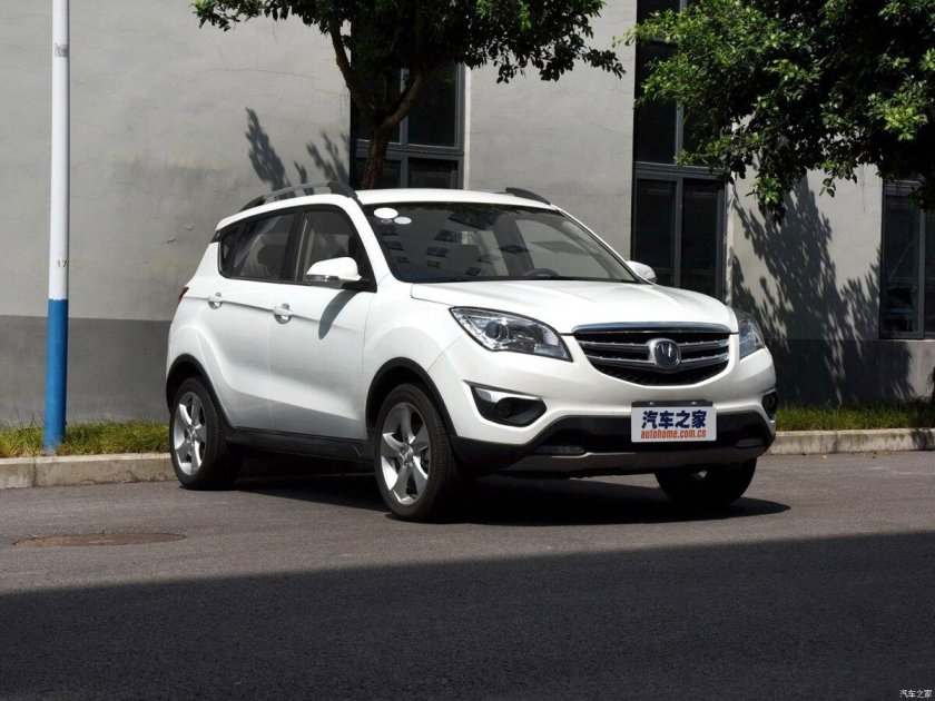 Чанган белый внедорожник