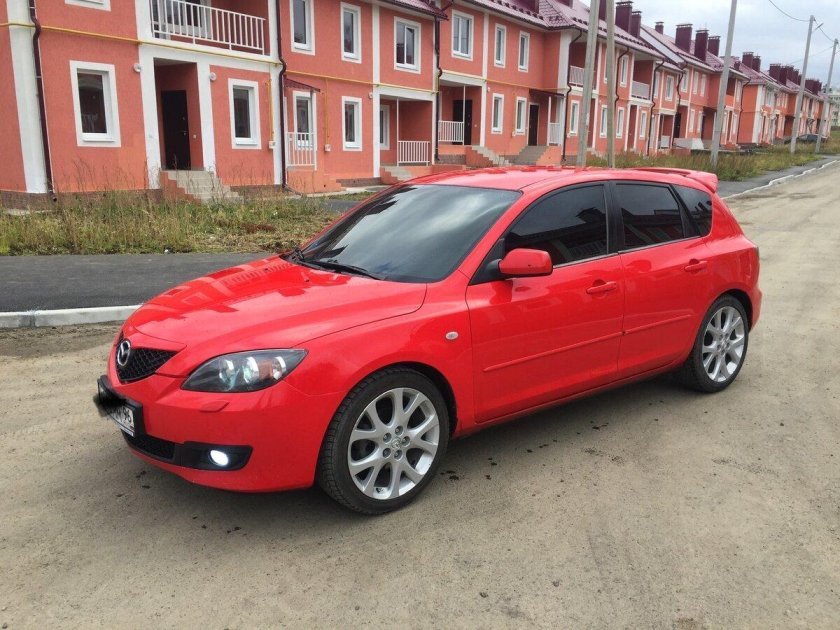 Mazda 3 хэтчбек красная