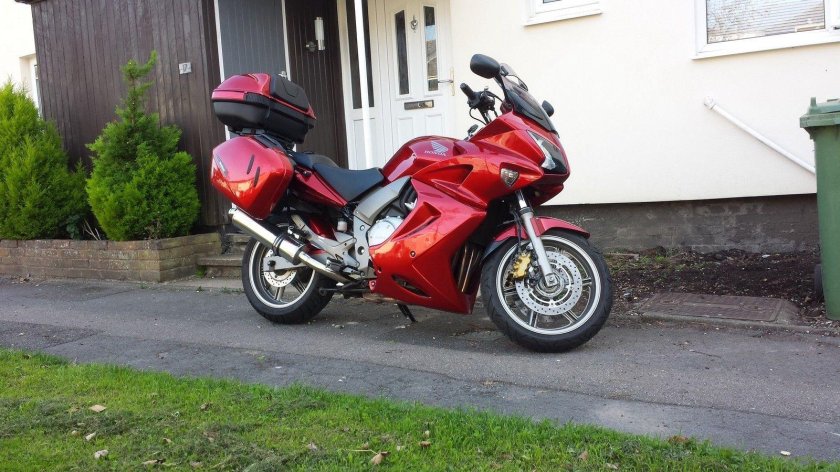 Honda CBF 1000 плуг