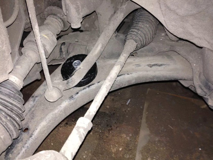 Демпфер рычага Мазда 3