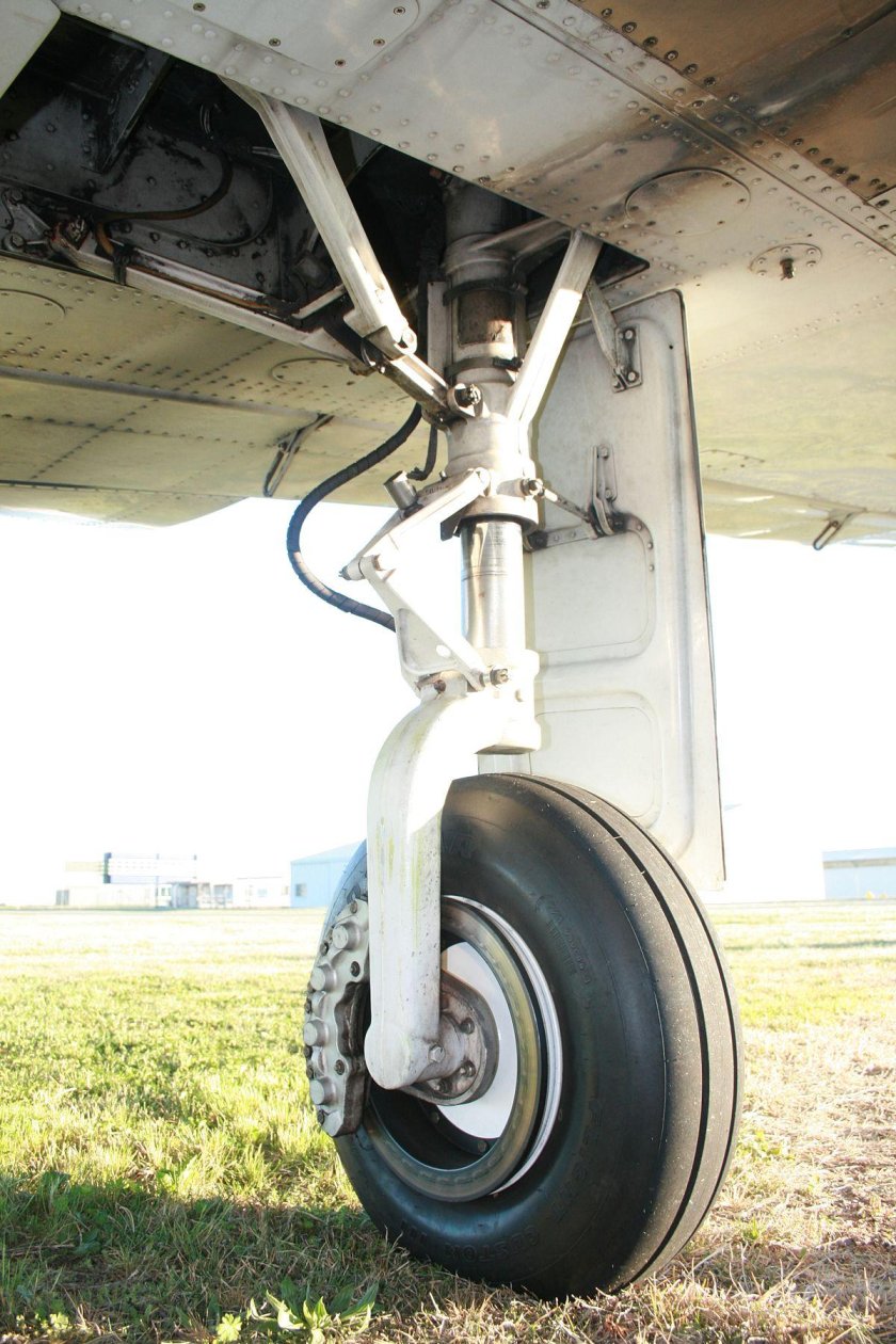 Oleo Strut landing Gear