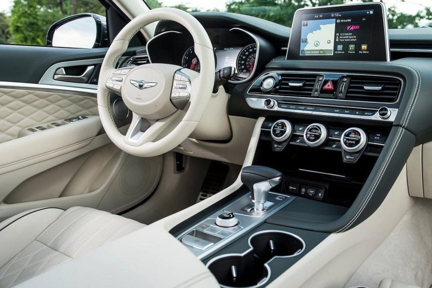 Genesis g70 белый салон