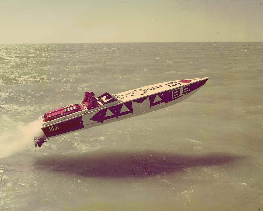 Катер Scarab Гром в раю