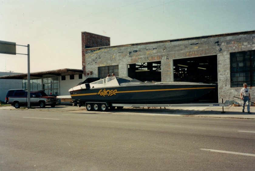 Гром в раю лодка