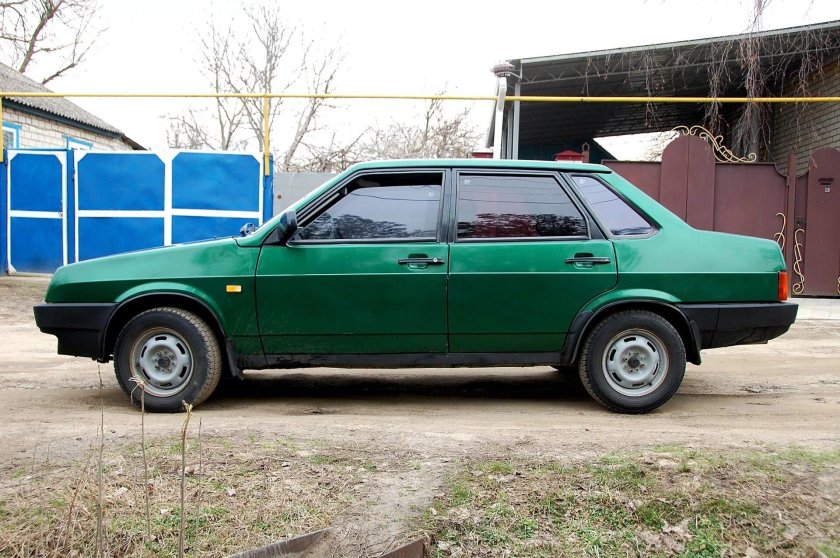 ВАЗ 21099 зеленая