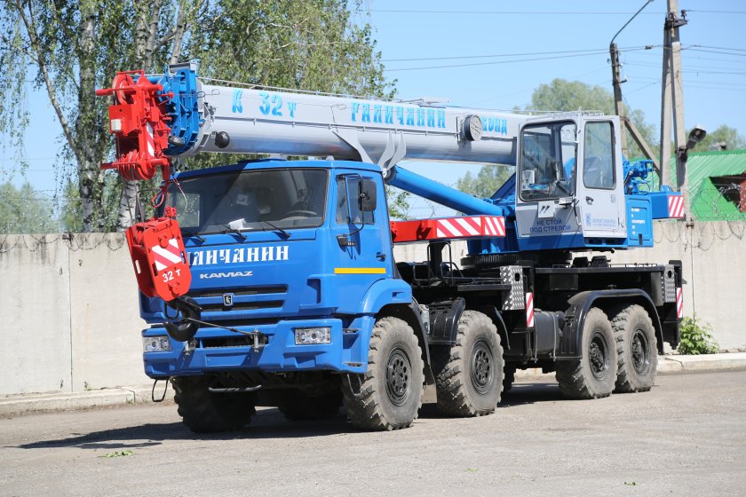 КАМАЗ-63501 8х8 кран