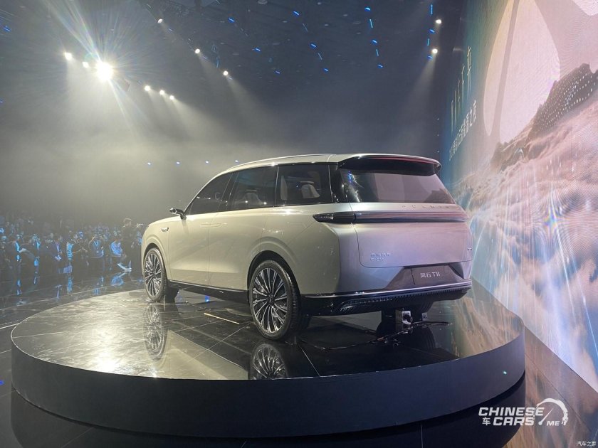 Китайская машина Hongqi e-hs9