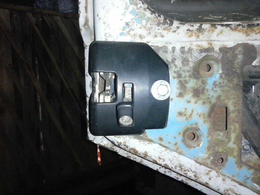Замок двери трактора МТЗ 82