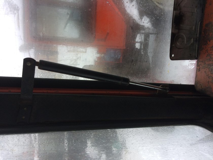 Форточка кабины т25