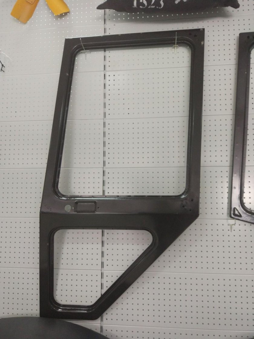 Стекло левой двери МТЗ 1523