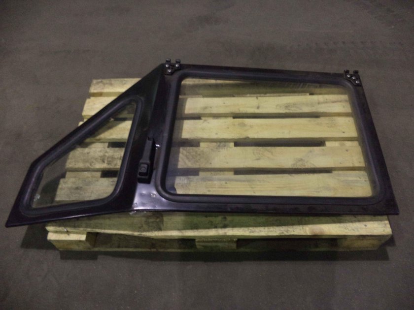 Дверь УК левая в сборе 80-6708005 для МТЗ