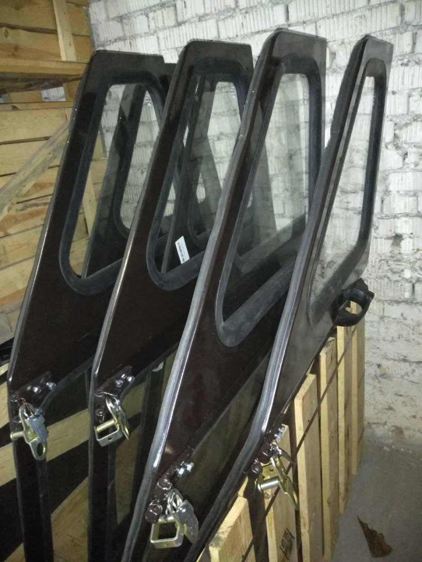 Молдинг бампера Ауди 80 б4