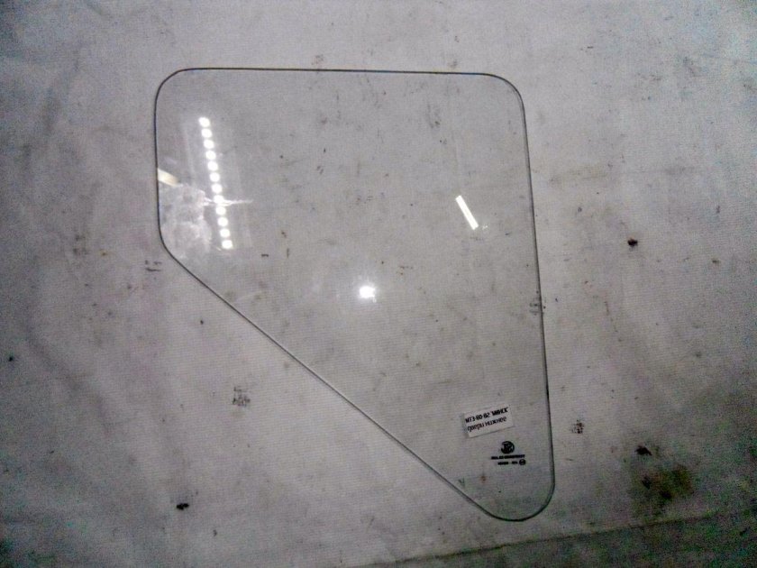 Стекло двери верхнее МТЗ 82