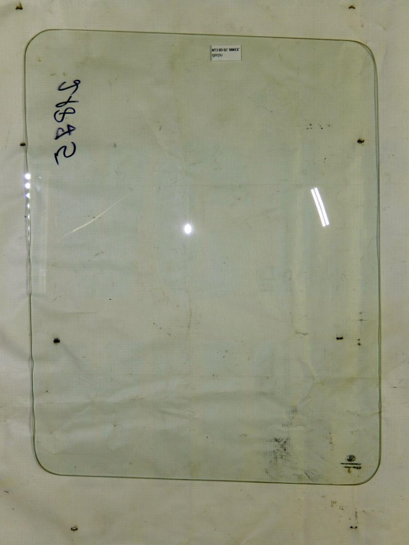 Стекло двери верхнее МТЗ 80