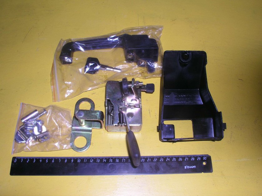 Замок двери МТЗ левый УК 80-6105010