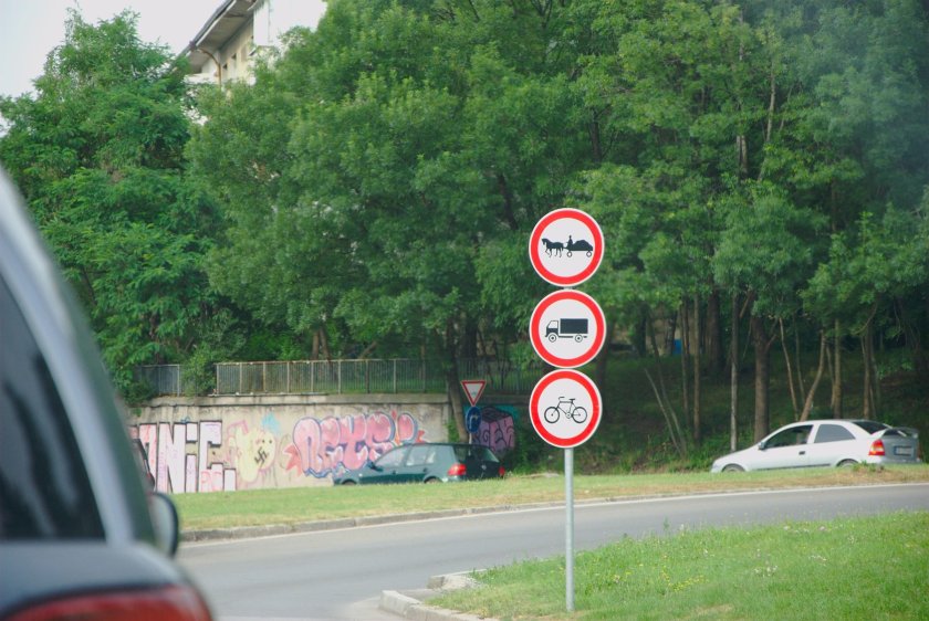 Движение гужевых повозок запрещено