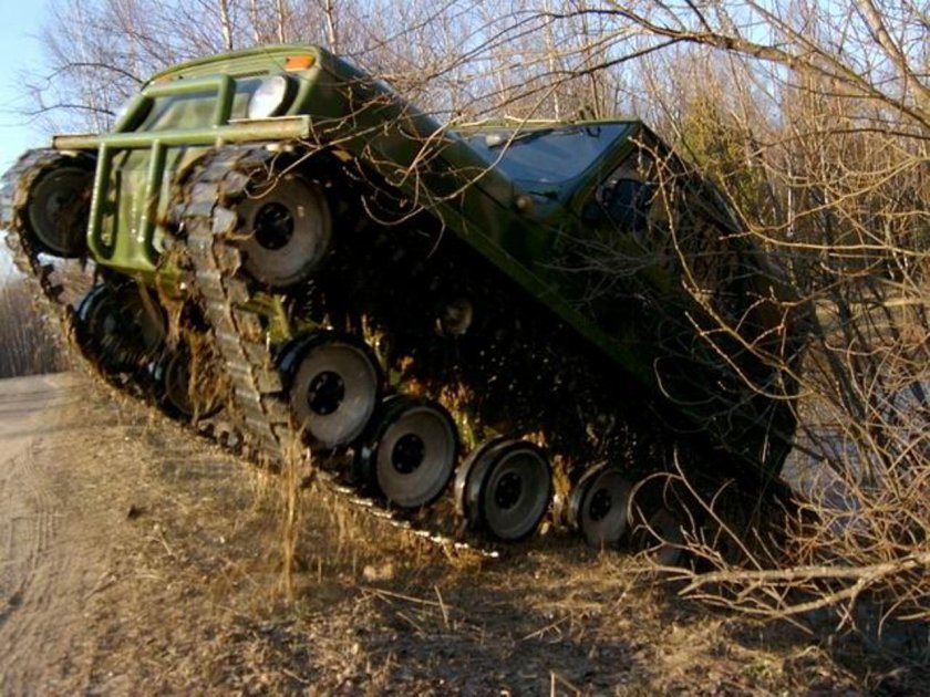 Гусеничный снегоболотоход ЗВМ 2410