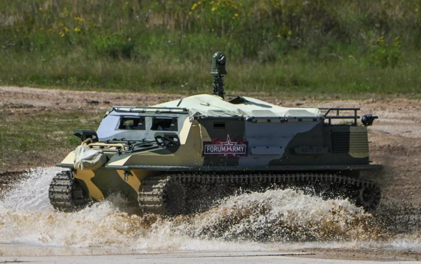 Вездеход военный гусеничный