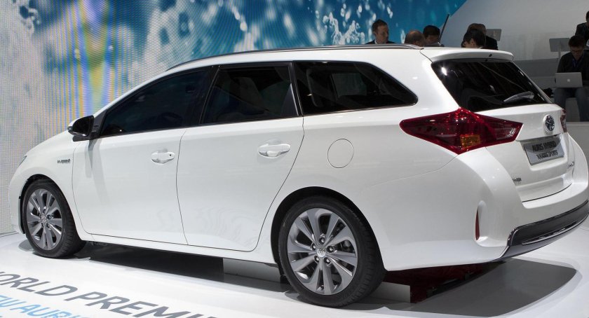 Toyota auris touring sports