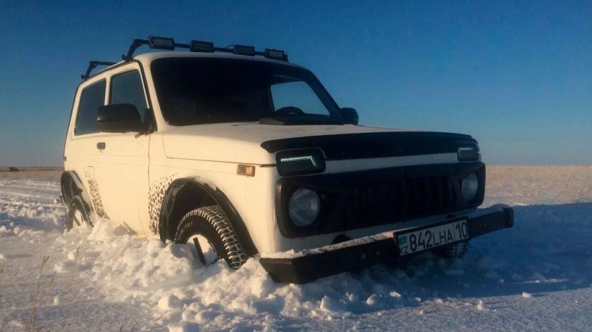 Нива в снегу