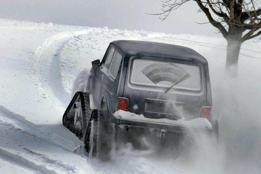 Нива в снегу