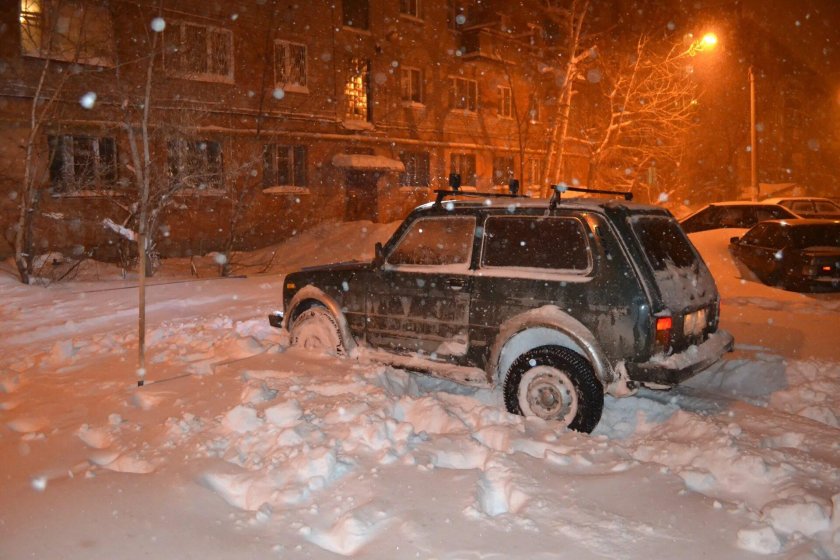 Нива Шевроле в снегу