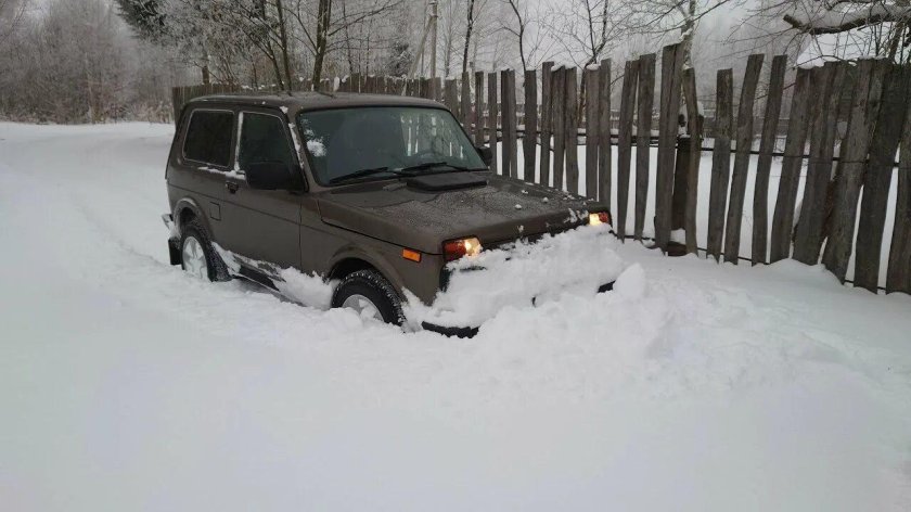 Нива на сугробе