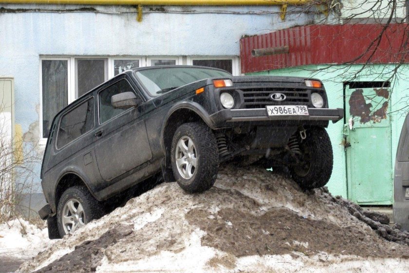 Нива парковка