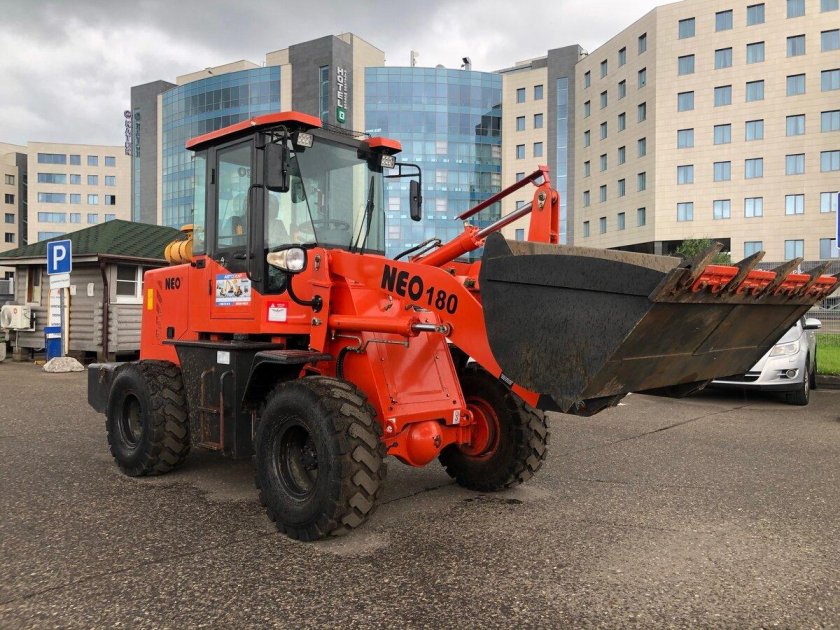 Погрузчик фронтальный фронтал 200