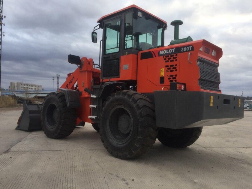 Погрузчик молот