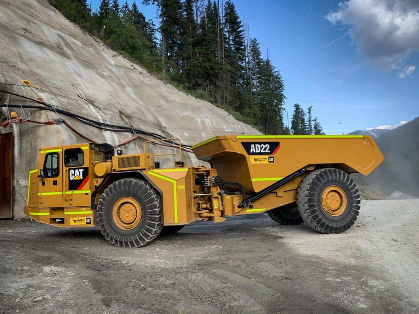 Автосамосвал Caterpillar ad30