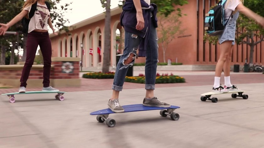 Кататься на пенни борде