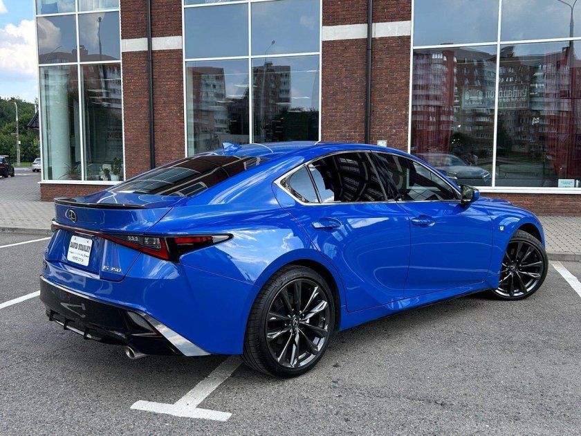 Lexus is 350 f sport 2021