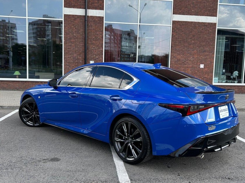 Lexus is 350 f sport 2021
